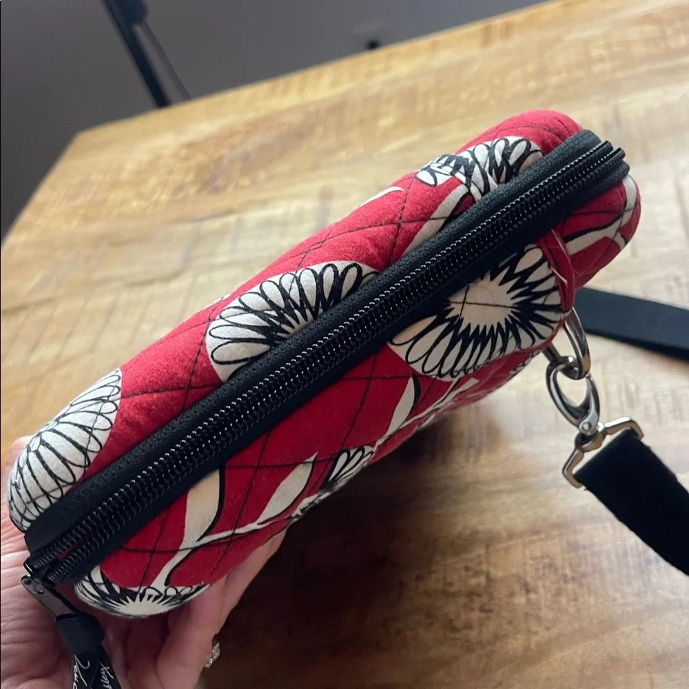 Vera Bradley Deco Daisy Tech Case Hard Shell Padded Messenger Tablet Laptop